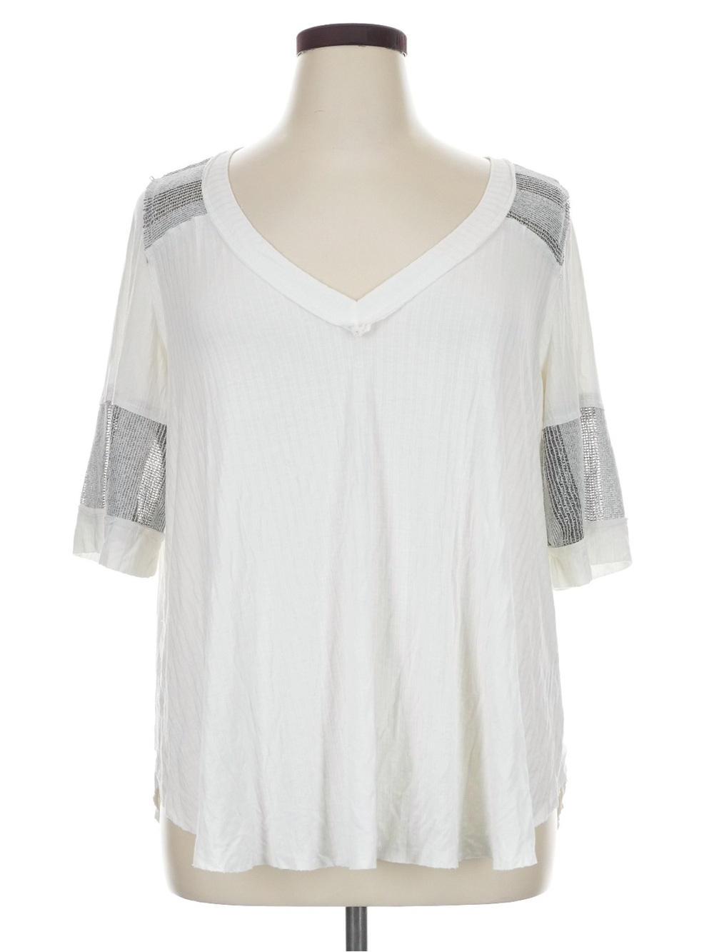 New: POL Boho White V-Neck Short Sleeve Top with Silver Crochet Accents• Large